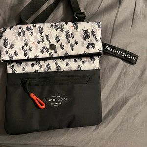 Sherpani bag pica